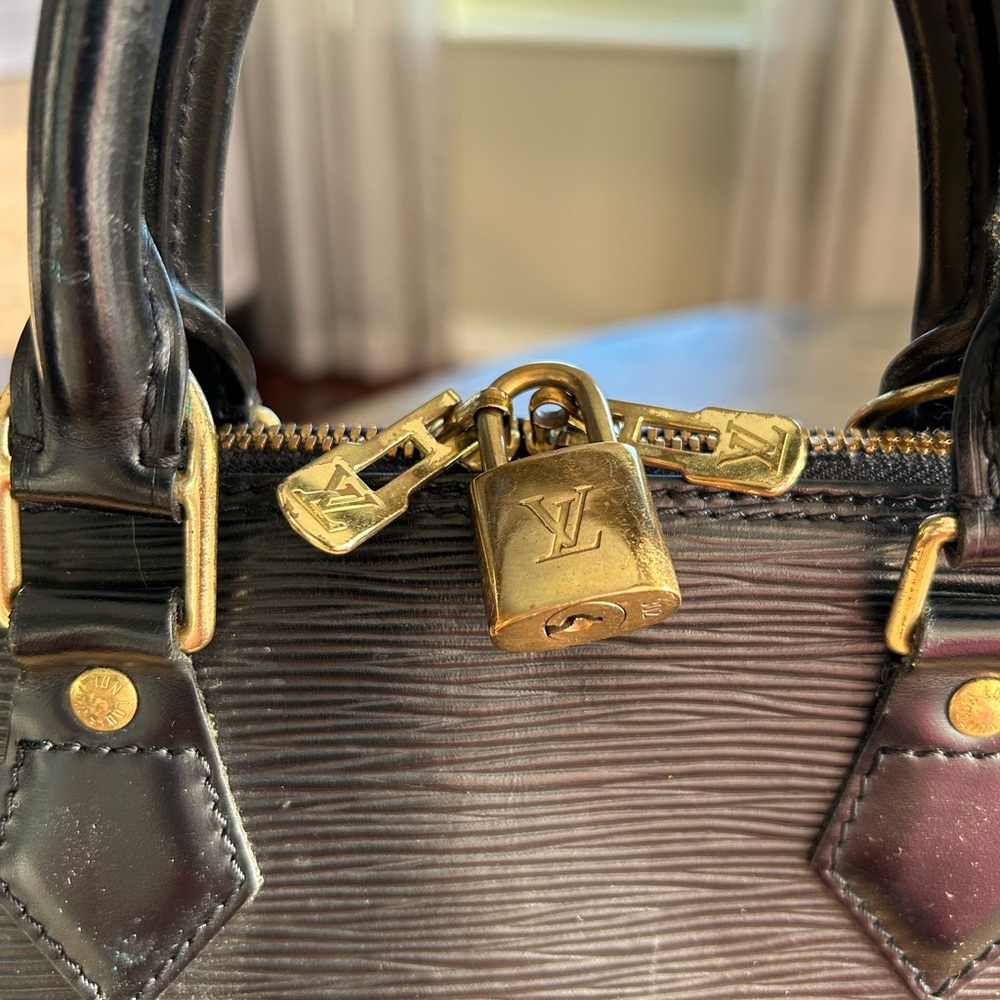 Louis Vuitton Alma Epi Leather Bag - Picture 5 of 12